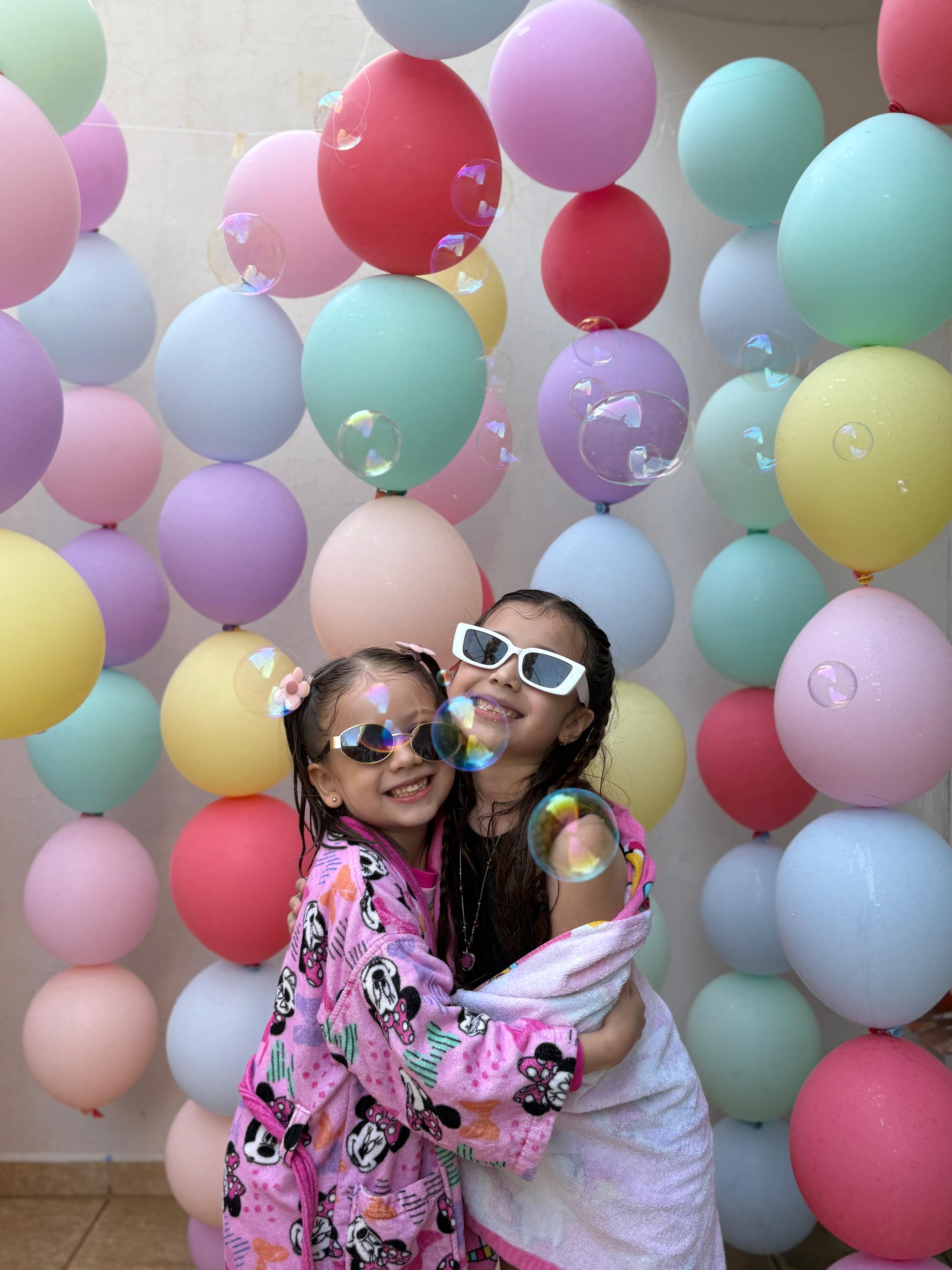 Niñas con globos